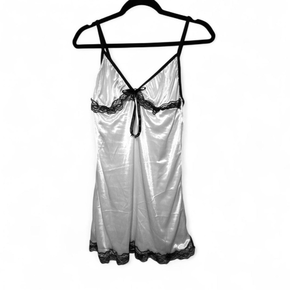 Elegant White and Black Lace Chemise brand new